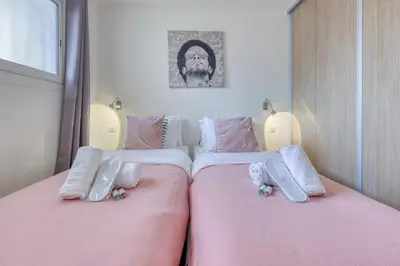 Un ou plusieurs lits dans un hébergement de l'établissement Cannes le Versailles