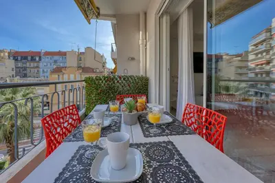 Balcon ou terrasse dans l'établissement Cannes le Versailles