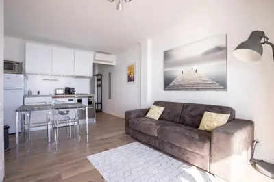 Cuisine ou kitchenette dans l'établissement The Beach Cocoon – Sea View & Calm