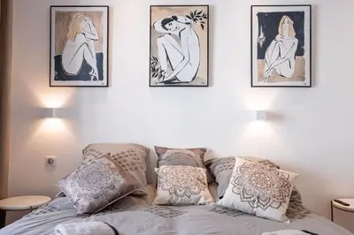 Un ou plusieurs lits dans un hébergement de l'établissement Luxury Apt With Balcony On Famous Rue D'antibes! - Kiss Apartment by Halldis