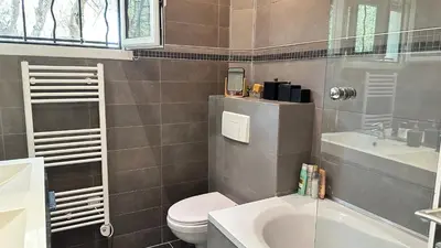 Salle de bains dans l'établissement Riviera Villa close to center city, AC, pool