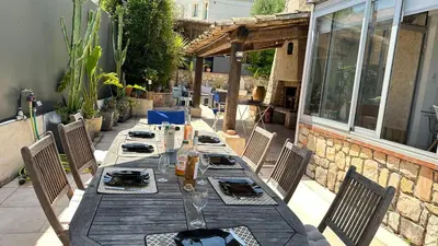 Plan de l'établissement Riviera Villa close to center city, AC, pool