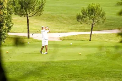 Golf sur le terrain de l'appartement ou à proximité