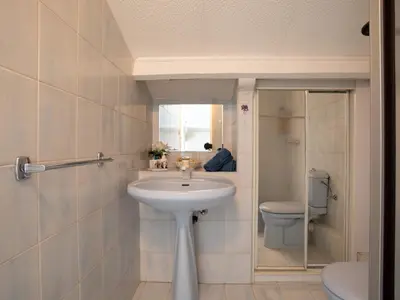Salle de bains dans l'établissement Apartment le flora by Interhome