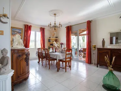 Télévision ou salle de divertissement dans l'établissement Apartment le flora by Interhome