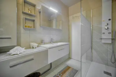 Salle de bains dans l'établissement Le Jak - 2 Pièces - Loggia - VCA