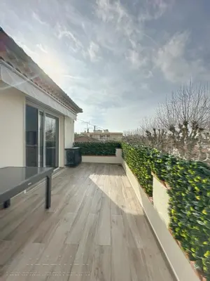 Plan de l'établissement AGENCIA appartement 2 Pièces lumineux terrasse