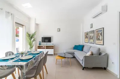 Coin salon dans l'établissement Le Grand Large - Appt proche plage Antibes