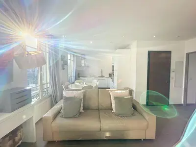 Coin salon dans l'établissement Cannes Heart of town 2 BR perfect congress & Holidays by Olam Properties
