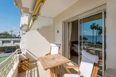 Balcon ou terrasse dans l'établissement Buckingham & Lloyds - Cannes