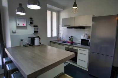 Cuisine ou kitchenette dans l'établissement Ref SELV -Palmes d'Or Properties