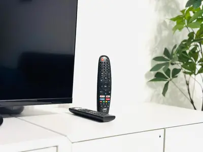 Télévision ou salle de divertissement dans l'établissement Le Cocon - 2 pièces centre Cannes - Terrasse
