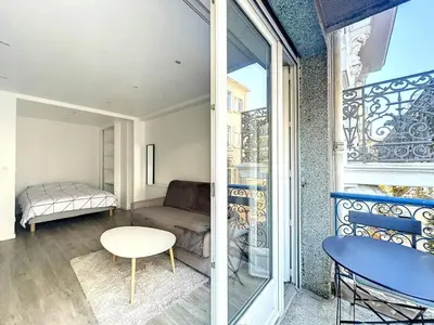 Balcon ou terrasse dans l'établissement Superbe appartement avec terrasse centre-ville et plage à 5 min