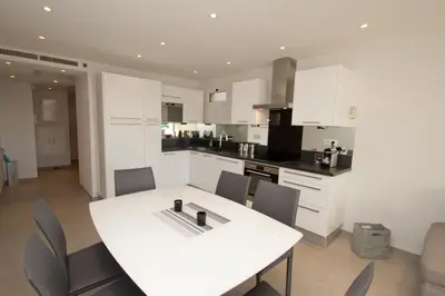 Cuisine ou kitchenette dans l'établissement Johnny