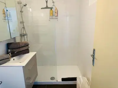 Salle de bains dans l'établissement Cosy Studio à deux pas de la plage, de la gare et du palais des congrès