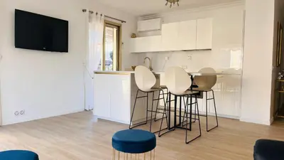 Télévision ou salle de divertissement dans l'établissement le meilleur de Cannes au palm beach