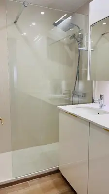 Salle de bains dans l'établissement le meilleur de Cannes au palm beach