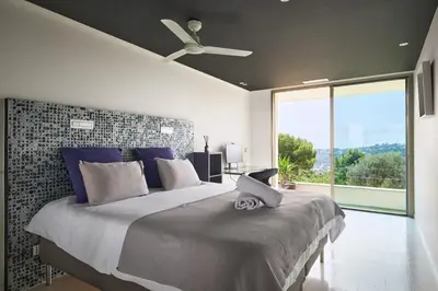 Un ou plusieurs lits dans un hébergement de l'établissement Cannes - Modern villa with 180° sea view