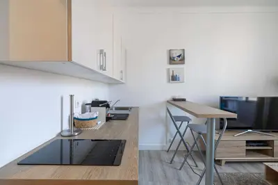 Cuisine ou kitchenette dans l'établissement Beautiful renovated residence near Croisette