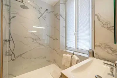 Salle de bains dans l'établissement Beautiful renovated residence near Croisette