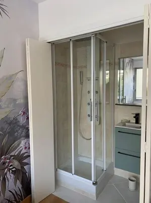 Salle de bains dans l'établissement La Pinède - Appartment 3 bedrooms