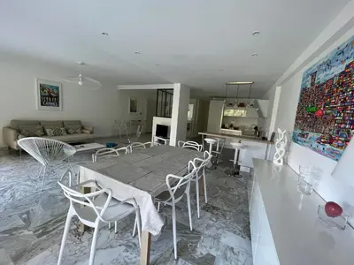 Coin salon dans l'établissement CANNES Martinez- family apartment 100m2