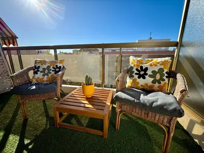 Balcon ou terrasse dans l'établissement Le petit Juanais - parking privé