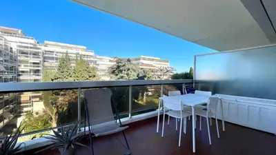 Balcon ou terrasse dans l'établissement Ideal vacation apartment in Juan-les-Pins, with a pool and 5 minutes from the beach