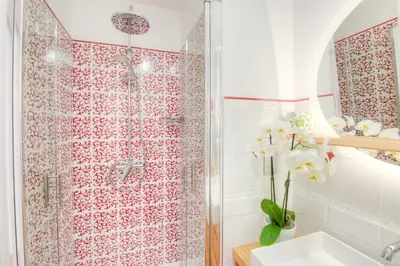 Salle de bains dans l'établissement Palais Miramar