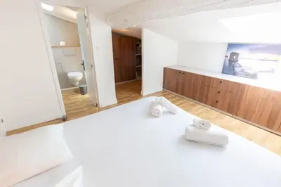 Un ou plusieurs lits dans un hébergement de l'établissement Vauban Stylish 1-Bedroom Apartment in Antibes City Center with AC