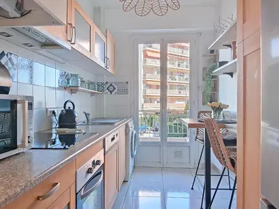 Cuisine ou kitchenette dans l'établissement Apartment Epsom by Interhome