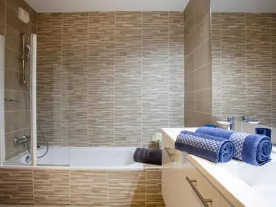 Salle de bains dans l'établissement Apartment L'Orée du parc by Interhome