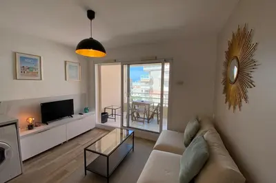 Télévision ou salle de divertissement dans l'établissement 06AI - Beautiful renovated studio - sea and pool view