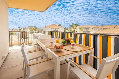 Balcon ou terrasse dans l'établissement Cannes au Calme à 10 mn à pieds du centre, aperçue mer - Parking gratuit