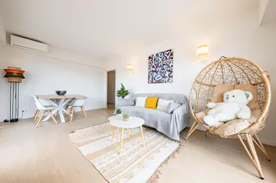 Coin salon dans l'établissement Cannes au Calme à 10 mn à pieds du centre, aperçue mer - Parking gratuit