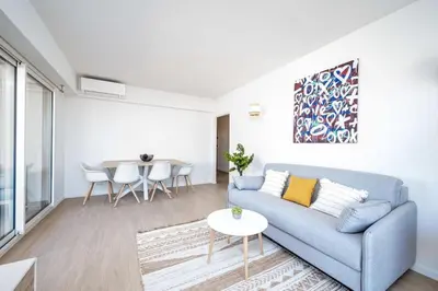 Coin salon dans l'établissement Cannes au Calme à 10 mn à pieds du centre, aperçue mer - Parking gratuit