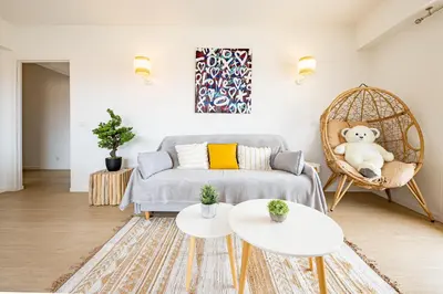 Coin salon dans l'établissement Cannes au Calme à 10 mn à pieds du centre, aperçue mer - Parking gratuit