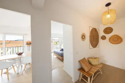Coin salon dans l'établissement Cannes au Calme à 10 mn à pieds du centre, aperçue mer - Parking gratuit