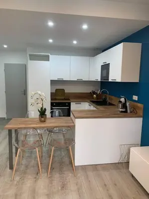 Cuisine ou kitchenette dans l'établissement Appartement Etat neuf La Chantalane -proche centre-ville