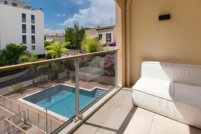Piscine de l'établissement 2 pièces avec clim, terrasse, piscine, 100m plage ou située à proximité