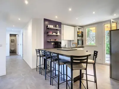 Cuisine ou kitchenette dans l'établissement Berlioz Garden - Jardin,Free Parking,AC,Wifi