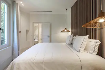 Un ou plusieurs lits dans un hébergement de l'établissement Luxurious Villa with heated pool 5BR-10p - Cannes