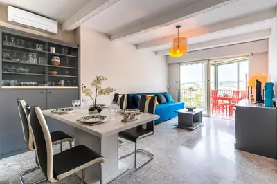 Coin salon dans l'établissement 85m with loggia near the sea
