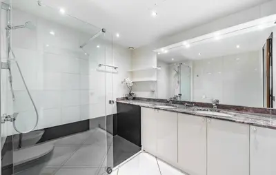 Salle de bains dans l'établissement 2 Bedroom Cozy Apartment In Cannes