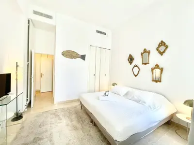 Un ou plusieurs lits dans un hébergement de l'établissement Marina Luxury 3 bedroom by Welcome to Cannes