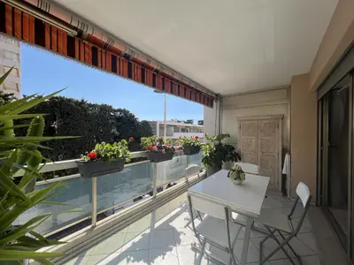 Balcon ou terrasse dans l'établissement Alexandra apartment by Welcome to Cannes