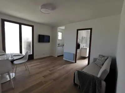 Cuisine ou kitchenette dans l'établissement Bas de Villa au Calme