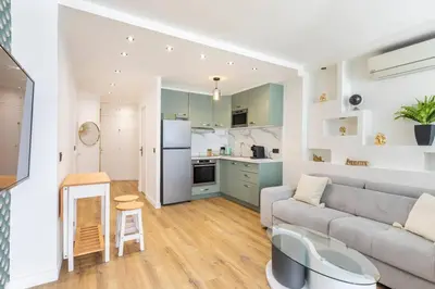Cuisine ou kitchenette dans l'établissement Appartemet a Cannes/Plage/Centre