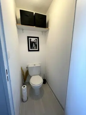 Salle de bains dans l'établissement Appartement vue mer, 5min à pied de la plage, parking privé