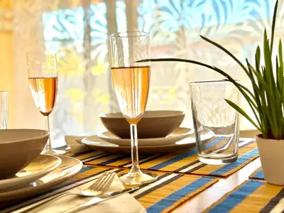 Boissons dans l'établissement Cozy 1 bedroom apartment Antibes Juan-les-Pins - walk to beaches, restaurants, old town